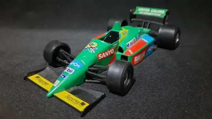 Miniatura F1 Benetton Ford B 188 Verde Bburago 1/24