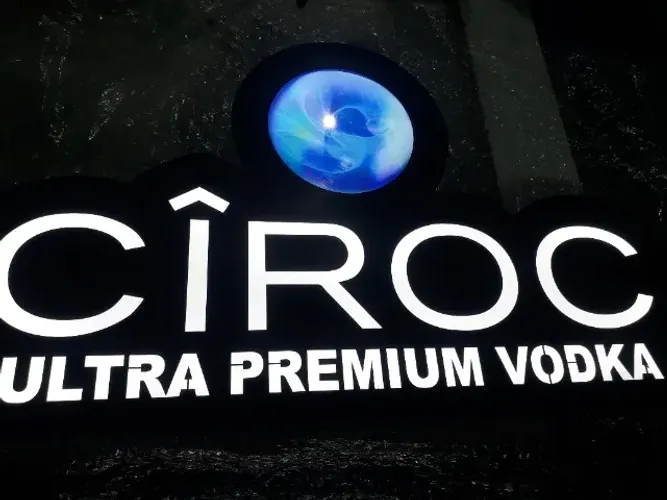 Ciroc Ultra Premium Vodka Luminoso Acrílico Com 62x30 1 ano de garantia
