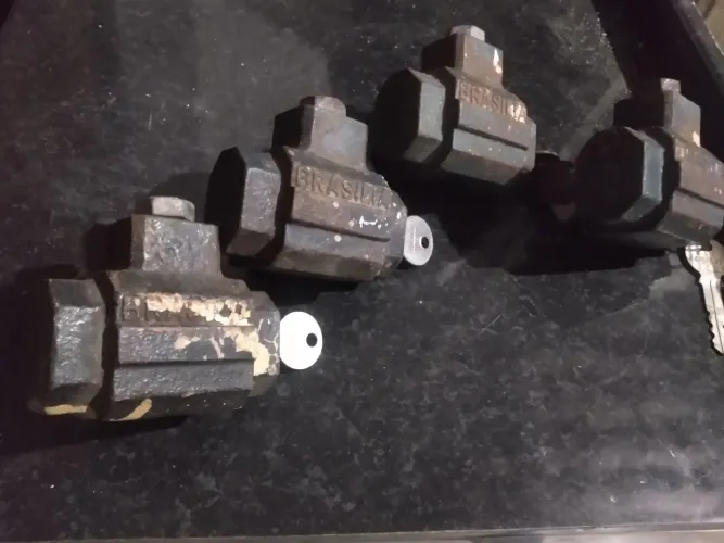 Fechadura de porta de esteira