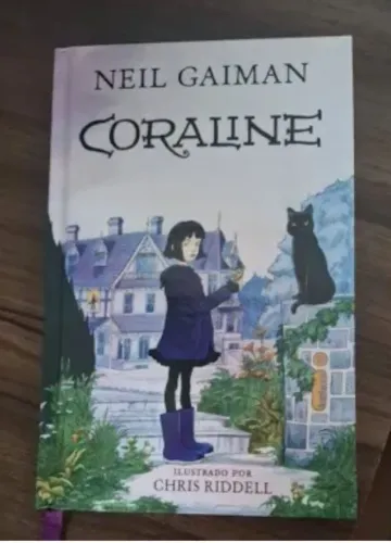 Livro Capa Dura Coraline