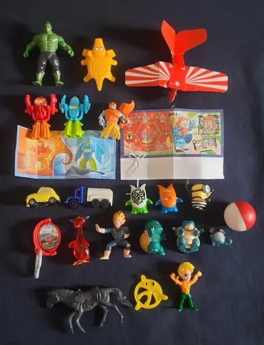 Miniaturas Kinder Ovo e outras Pokémon, Dragon Ball, Marvel, entre outras.