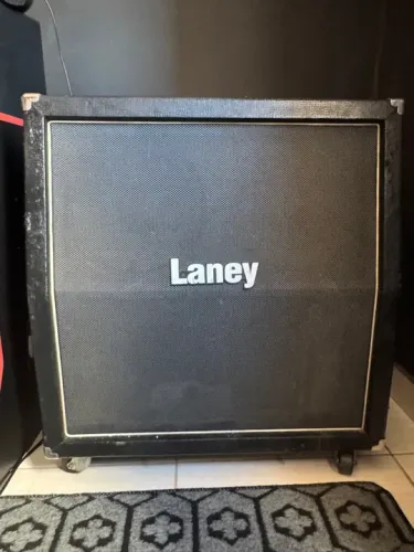 Caixa 4x12 Laney com Celestion
