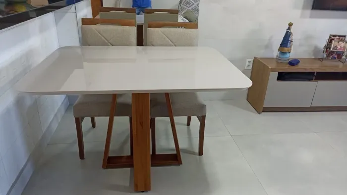 Mesa de madeira Jantar com Design Moderno de madeira