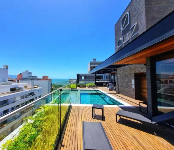 Apartamento duplex em jurere in com 4 suítes e piscina privativa.