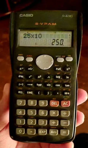 Calculadora Científica Casio fx-82MS