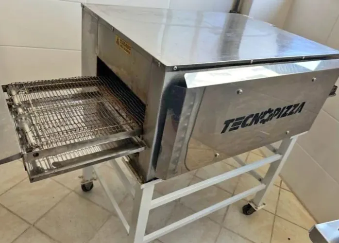 VENDO PIZZARIA COMPLETA 20 mil BARATO 