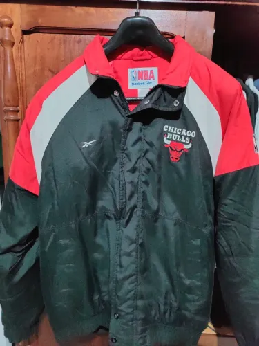 Jaqueta Oficial Chicago Bulls USA REEBOK | tamanho G| Pouquíssimo Uso|