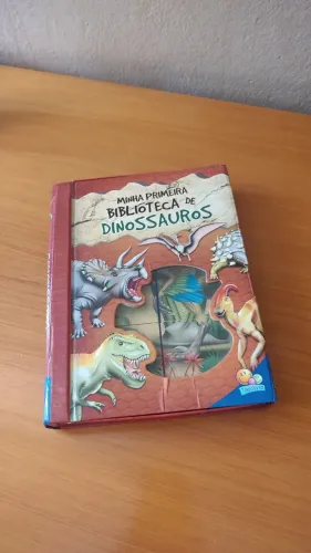 Minha primeira biblioteca de dinossauros