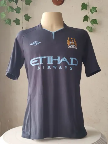 Camisa de Futebol Manchester City - Umbro - 2010/11 - Tevez 32 - Tamanho 40