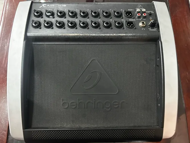 Mesa digital Behringer X18 air