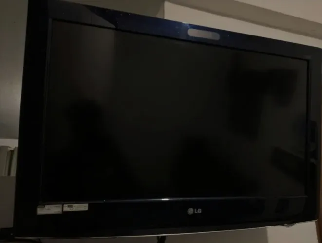 Tv Lg 32 p/ o quarto do seu filho + suporte de parede + tv box