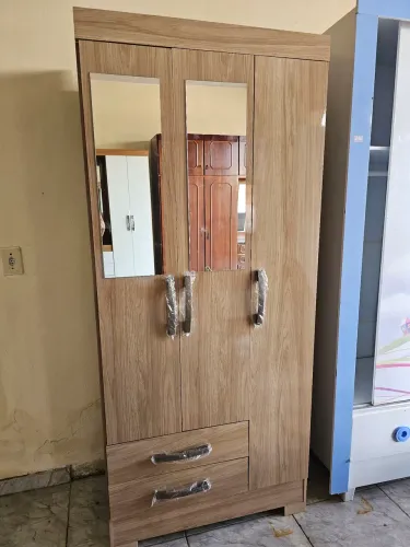 Guarda-Roupa com Espelho novo