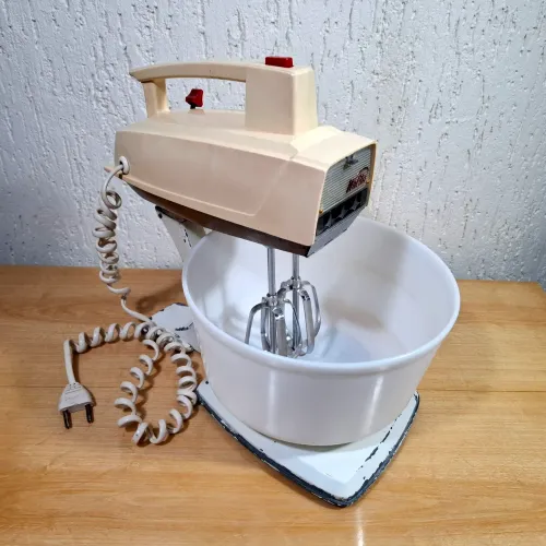 Batedeira Walita anos 60 funcionando