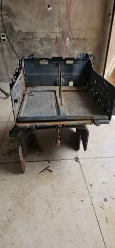 Caixa da bateria completa com suporte iveco stralis.