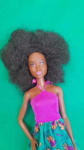 Barbie fashionista preta Black linda e rara