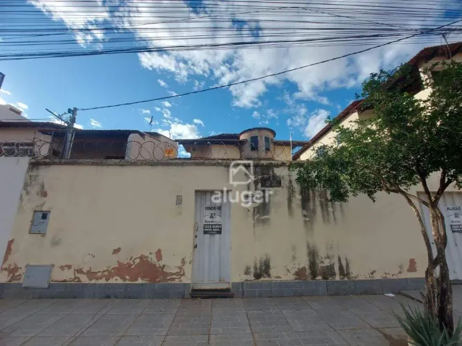 Casa para alugar, 5 quartos, 2 suítes, 4 vagas, Vila Brasília - Montes Claros/MG - R$ 6.50