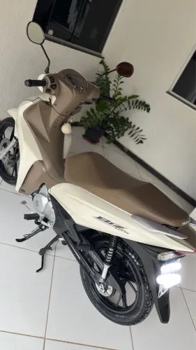 Vendo Honda Biz Branca,muito nova