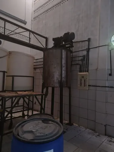 Tanque industrial com misturador 900 litros