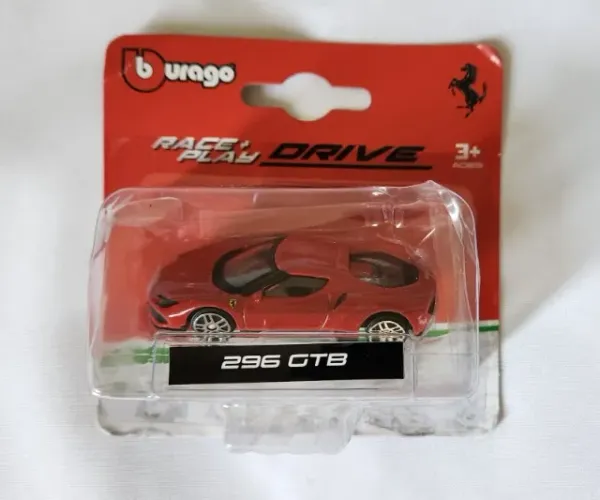 Miniatura Burago Ferrari 296 GTB 1:64 tipo Hot Wheels
