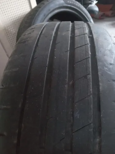 Pneu 225x45x17