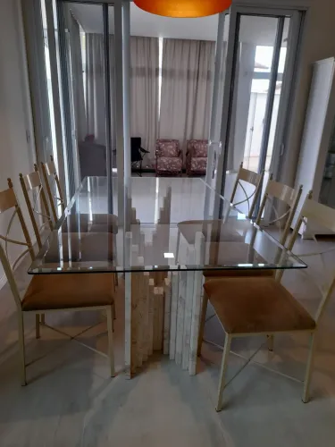 Vendo Mesa com 6 cadeiras