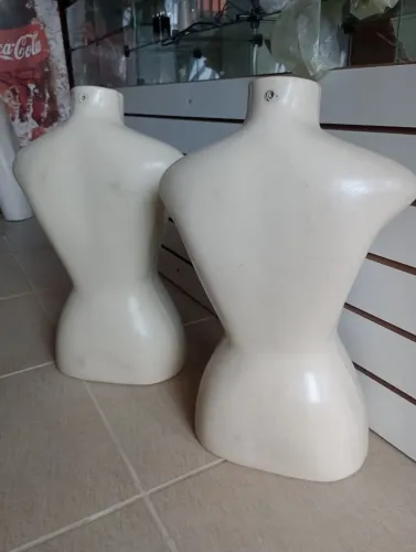 Duas peças/Manequins Femininos para Exposição de Roupas