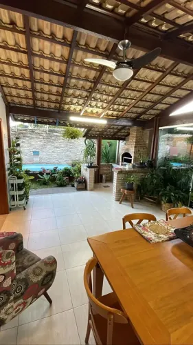 Casa Exclusiva com Piscina Privativa 3 Quartos Suíte 180m² em Condomínio Fechado