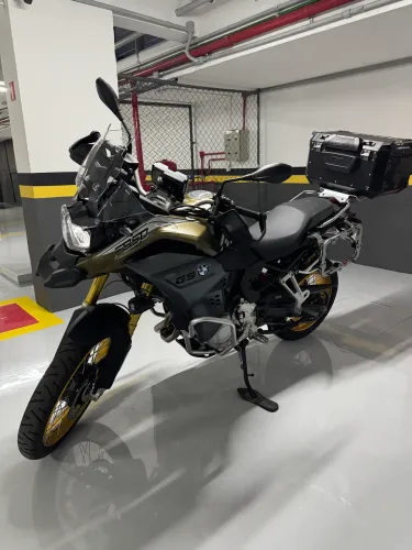 Quem vir primeiro , Leva !