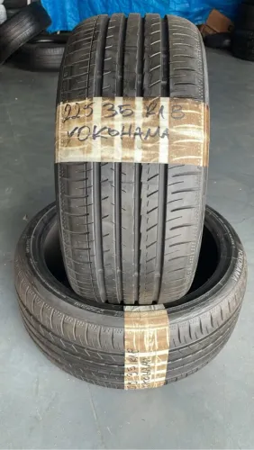 Pneu Yokohama 225/35 R18 zerados 2 unidades