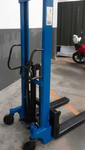 Empilhadeira Manual