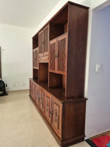 Estante antiga de sucupira