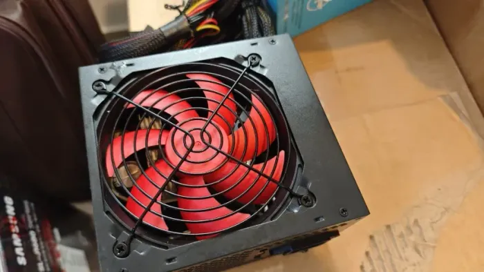 Fonte de Alimentação Fortrek Crusader 500W para PC Desktop