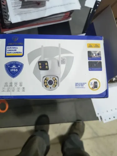 Câmera de segurança duplo foco com uma câmera fixa e uma câmera móvel 200,00