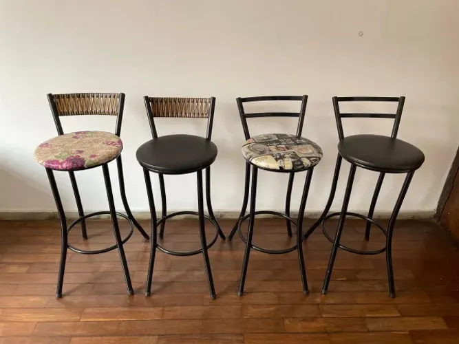 Jogo 4 Banquetas Altas para Balcão / Bar - Estampas Variadas (Excelente Estado)
