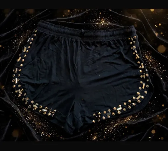 ? SHORT PRETO BORDADO PEDRARIA - TAM M 38/40 - NOVO  ? NOVO - NUNCA USADO - SEM DEFEITOS  