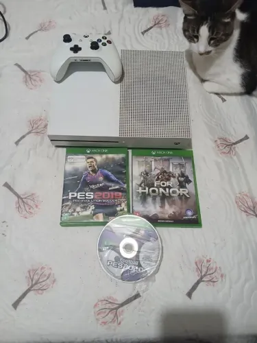 Xbox One S 1tb + 1 controle +3 jogos