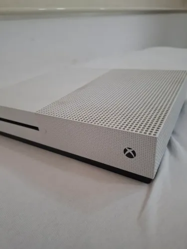 ? Xbox One S 1TB + 2 Controles