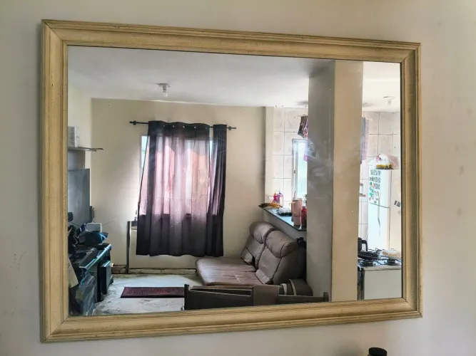 Vendo espelho decorativo tamanho 100 de altura x1,35 de largura 