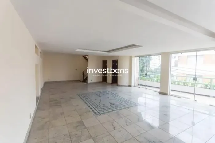 Casa à venda no bairro Serra, com 644 m² de área construída, 06 quartos (05 suítes), 04 va