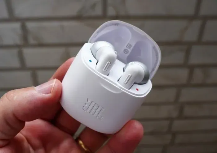 Fone de ouvido sem fio Bluetooth jbl tune 220tws com microfone integrado 
