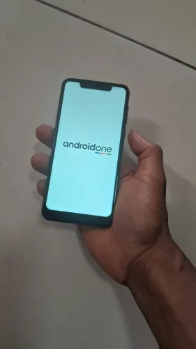 Moto one,64gigas, Android 10 e biometria por 140,00 reais. 