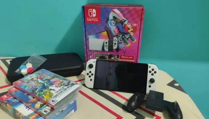 Nitendo switch oled original com jogos e acessórios para vender rápido! 