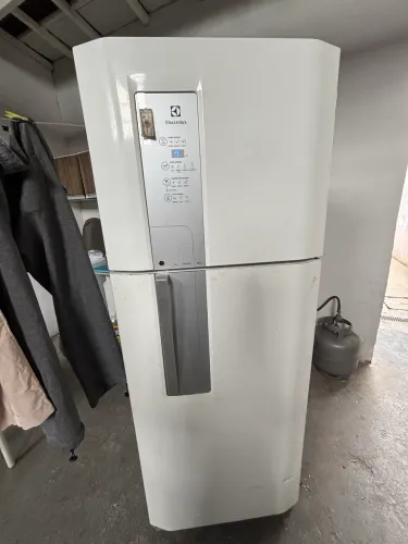 Geladeira Eletrolux 220v