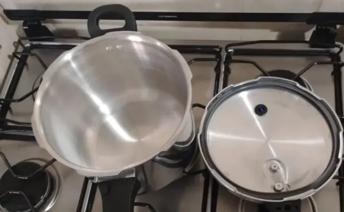 Panela de pressão Eterna Nigro 6 litros e 6 sistemas de segurança.
