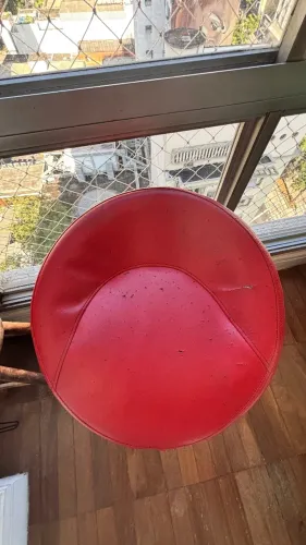 Conjunto de duas banquetas vermelhas