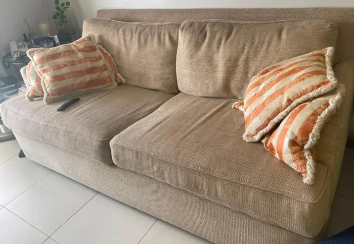 Sofá texturizado marca IMI