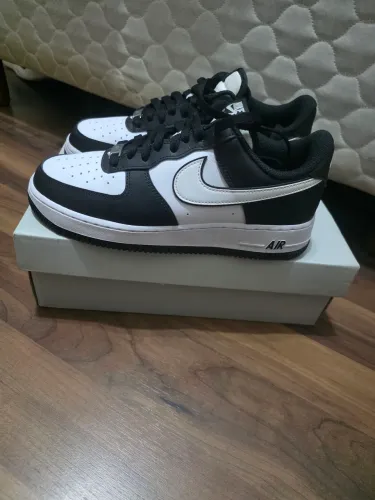 Nike Air Force 1 Low White Swoosh Panda