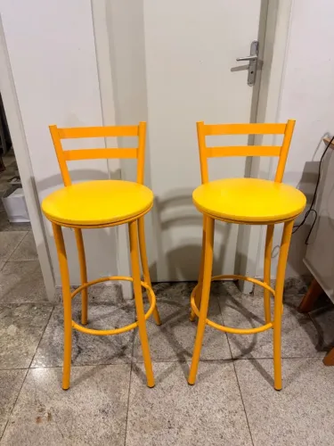 Banqueta amarela 