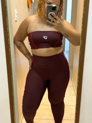 Conjunto top faixa com detalhes em viés no suplex