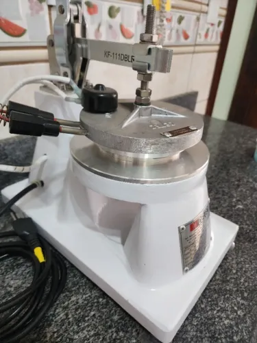  Seladora de copos e potes plásticos Delgo